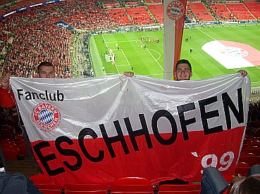 http://www.eschhofen99.de/clubactivity/13-05-Club-Banner%20beim%20CL-Endspiel%20in%20Wembley/SANY0138.jpg